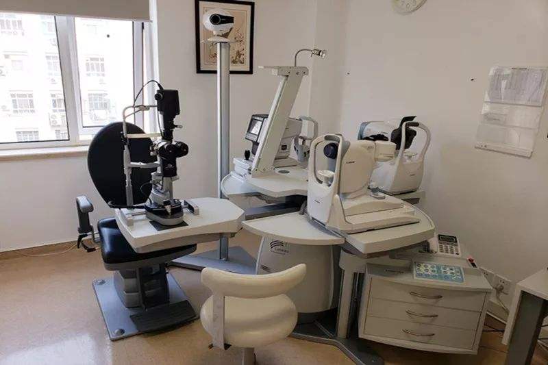 Ophthalmic medical equipment